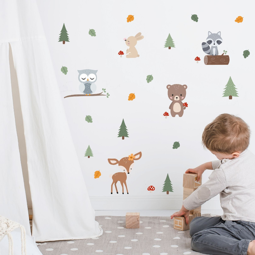 Bring nordisk natur og dyreliv inn på barnerommet med våre skogsdyr-wallstickers